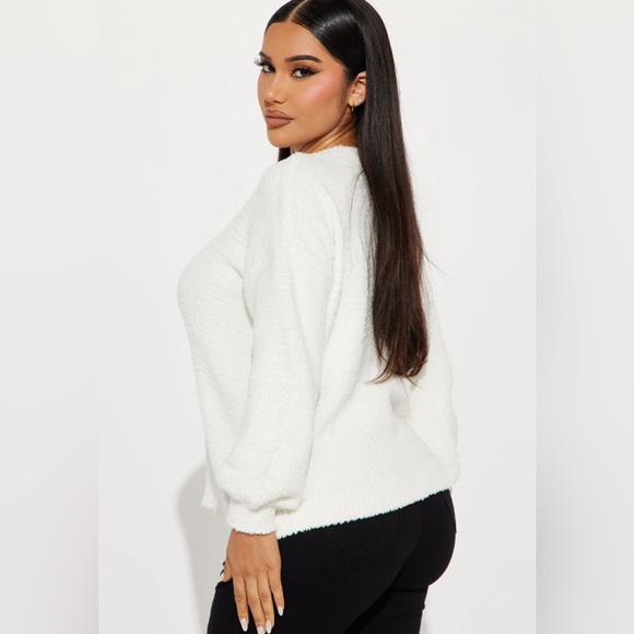 NWT Fashion Nova women’s ivory sweater. Size Large - Picture 2 of 2